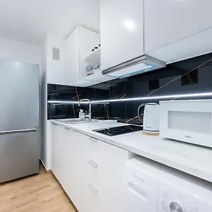 Апартаменты Mgr W Samym Centrum Warszawy By Metro Rondo Onz - Super Bed Year23, Варшава